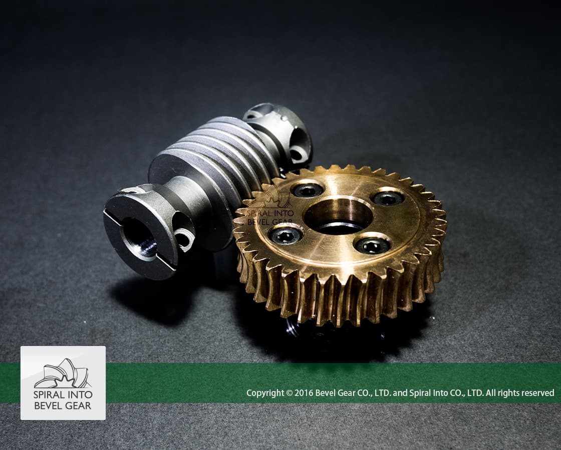 Worm and worm gear for industrial sewing machine